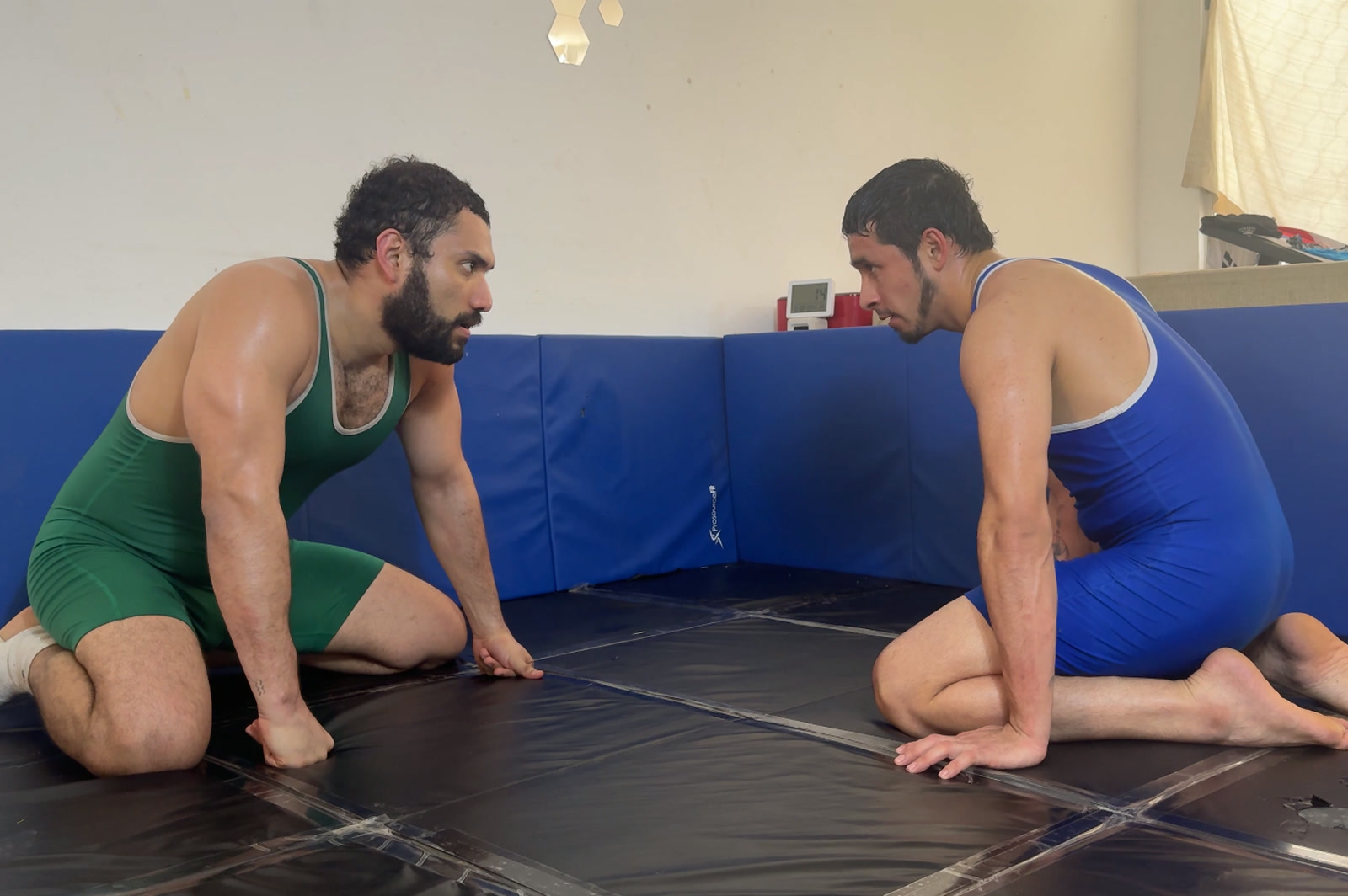 Nocturmex IV: staredown with mutual acknowledgement before the exchange
